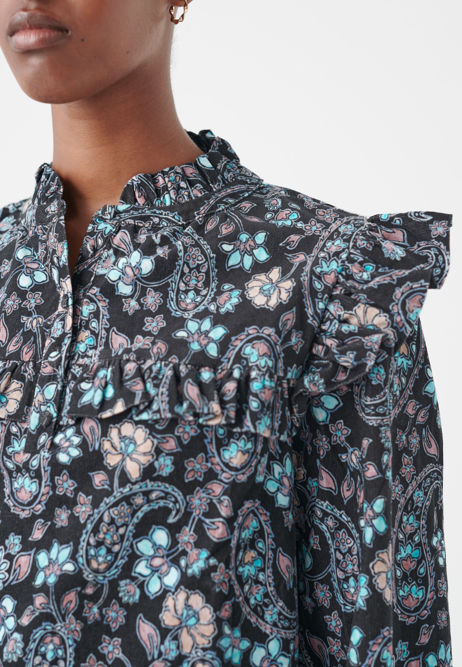 01-0722CO_5569_WOM_C