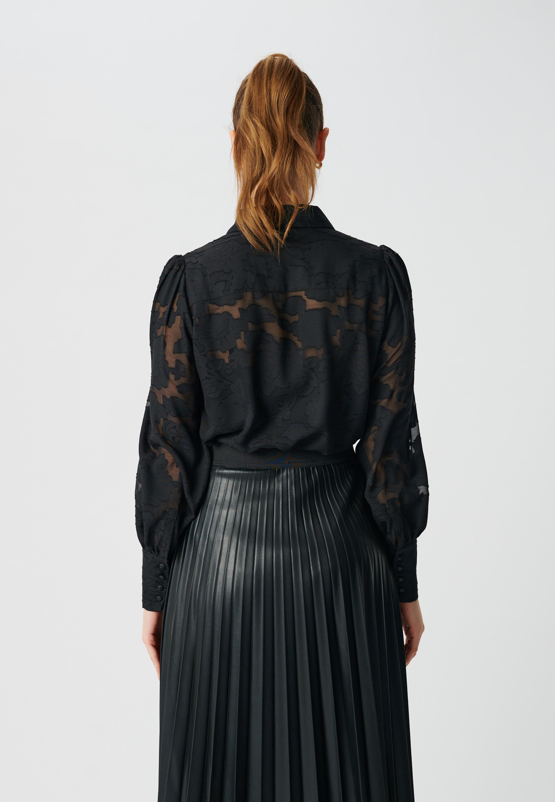 03-1022NS_1227_WOM_B