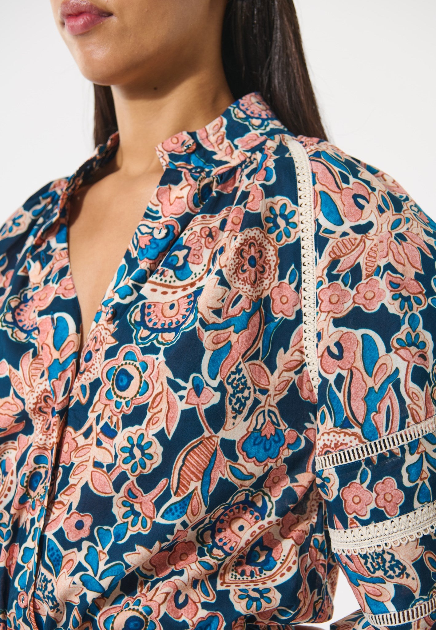 1960125 5844 33 Web