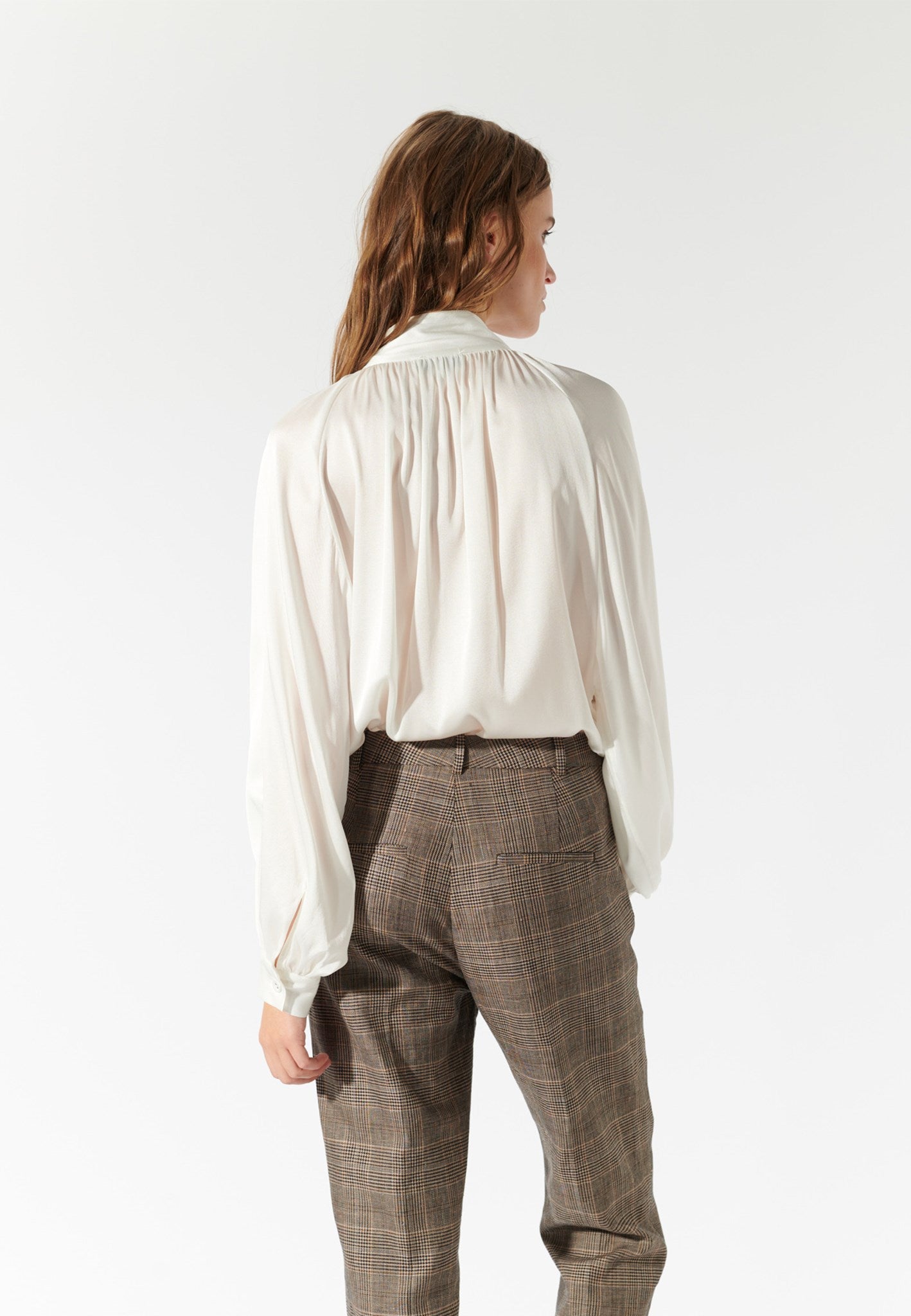 2001024 1002 WOM B (1)