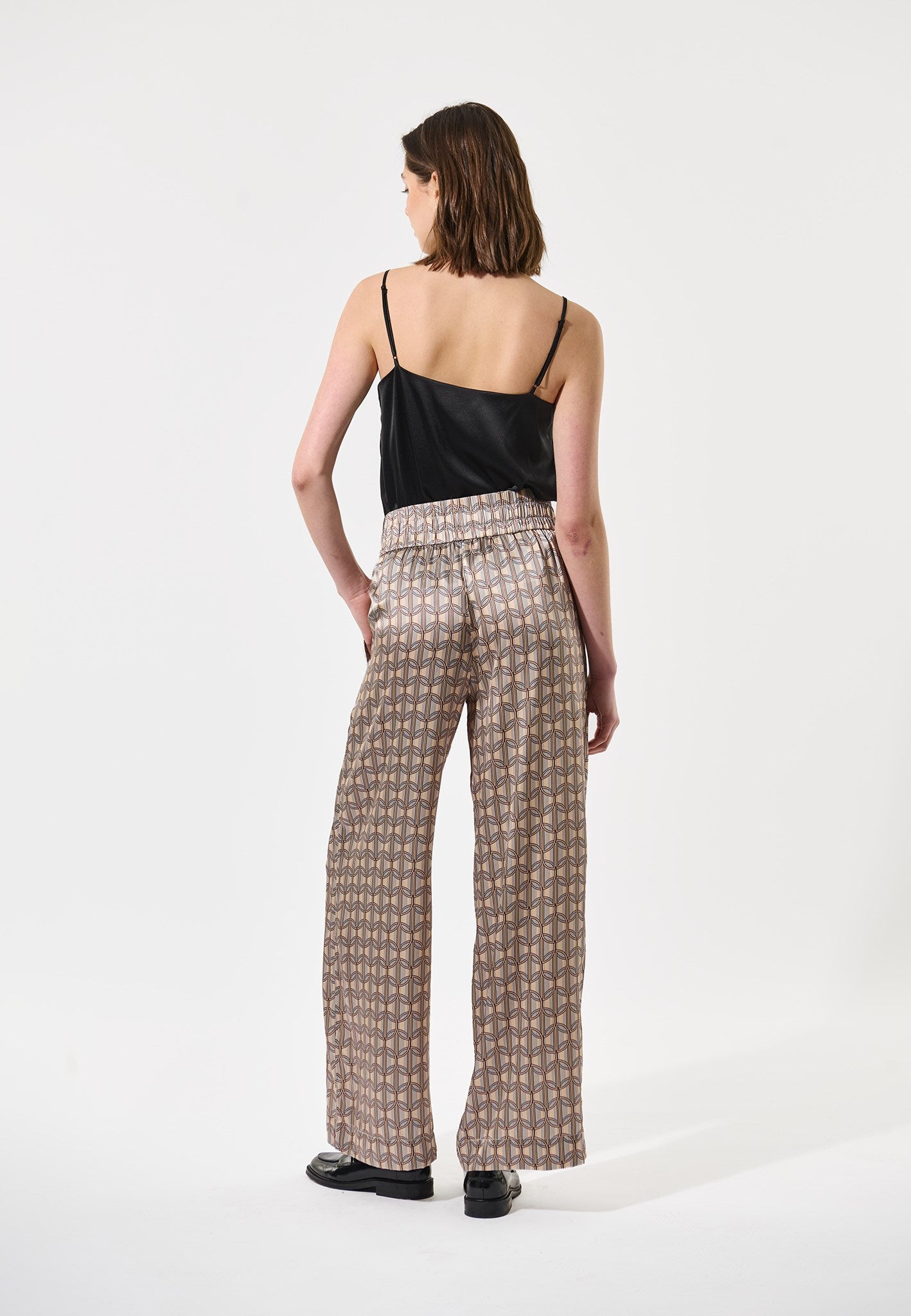 20610125 1000 37 Web