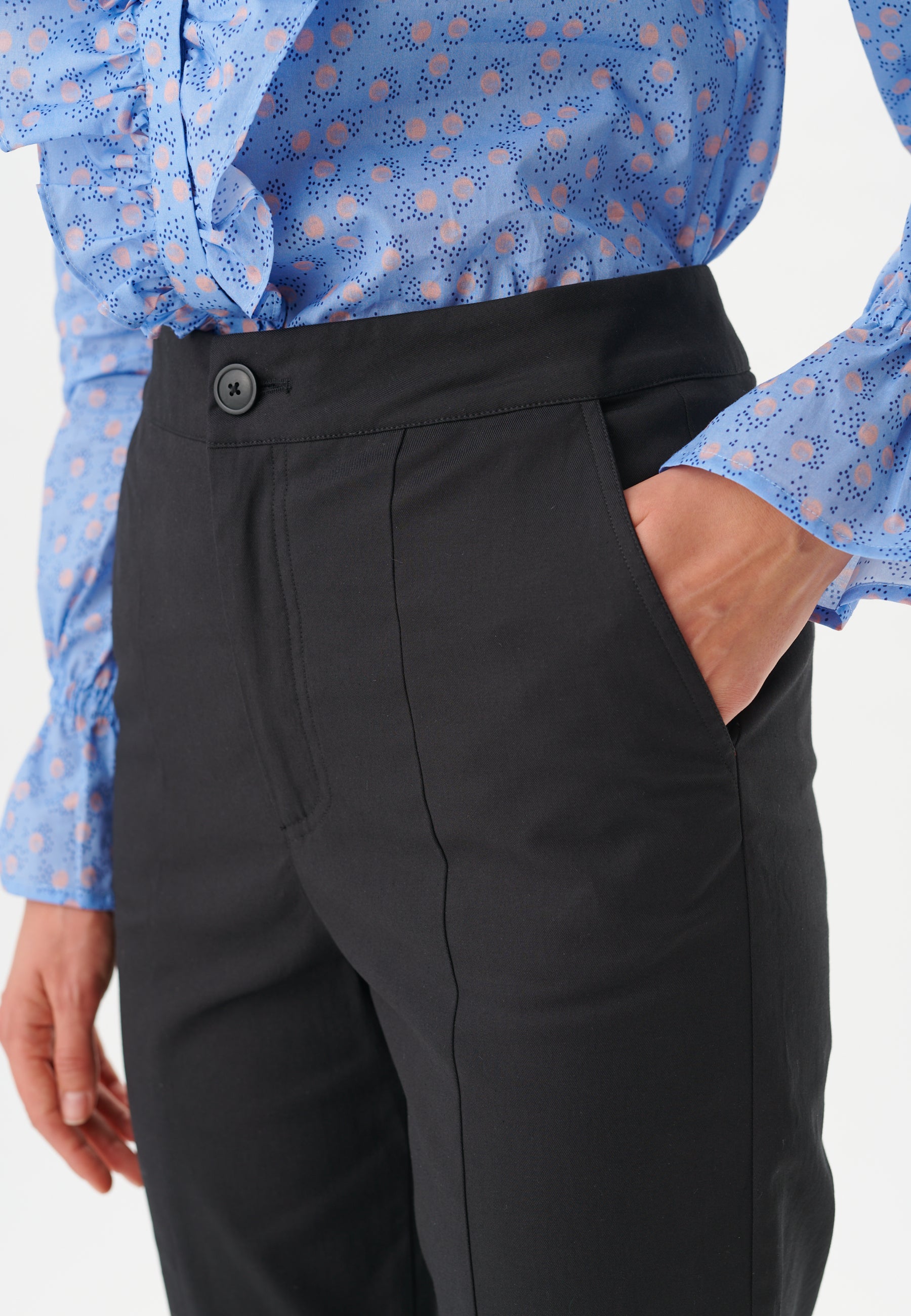 64-0122T_1000_WOM_C